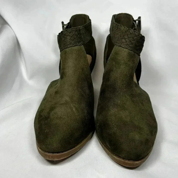 C. Est 1946 Olivine Size 8 Boots Suede Ankle Green Strap - Picture 4 of 10